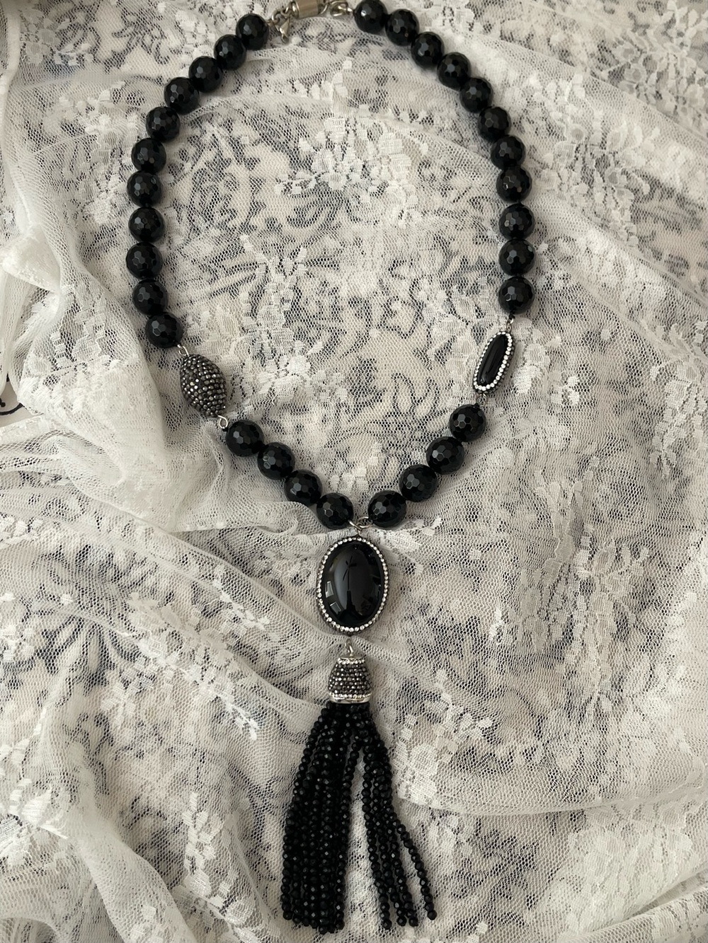 Vintage Tassel Black Gemstone Necklace ā Elegant Statement Jewelry Sturdy